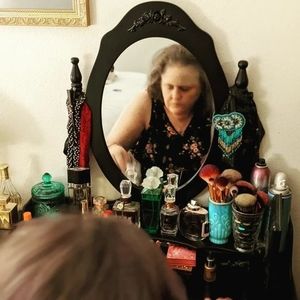 Meet your Posher, Holly